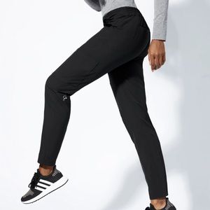 •• JAANUU Stat Skinny Cargo Scrub Pants in Small••